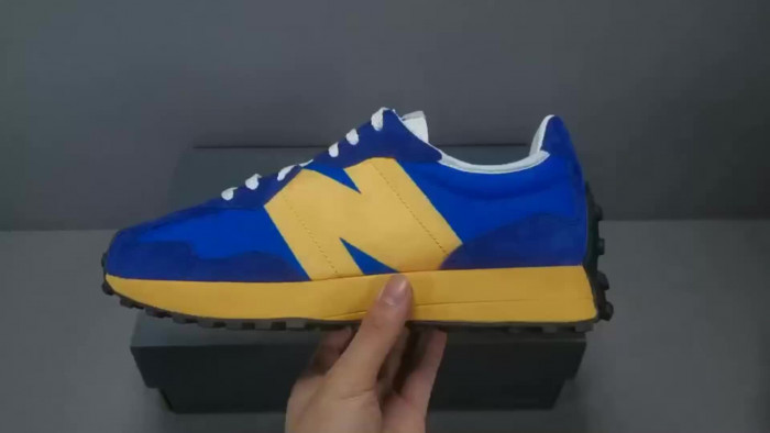 New Balance 327 