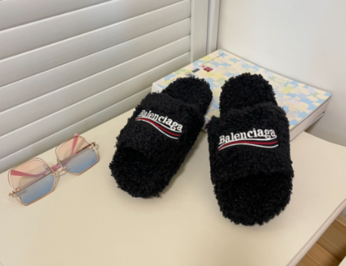 BALCIA Furry Slides