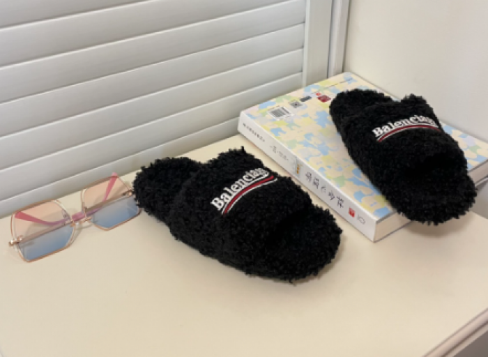 BALCIA Furry Slides