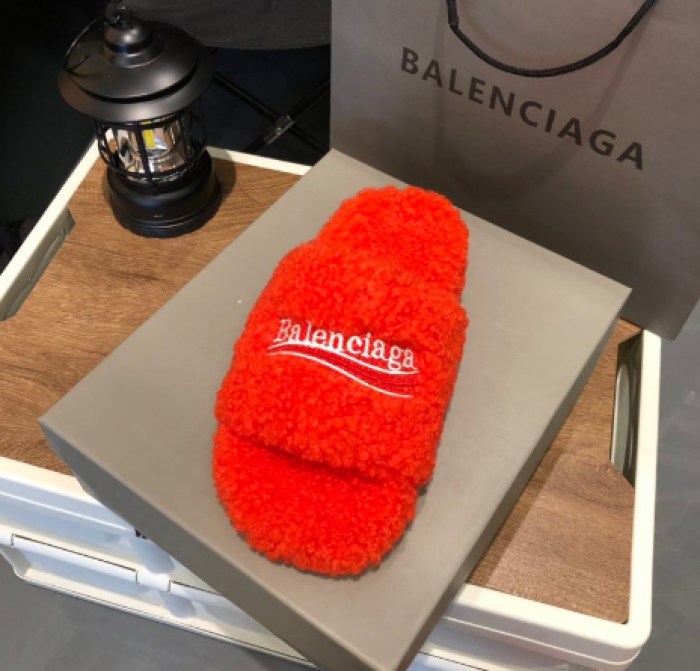 BALCIA Furry Slides