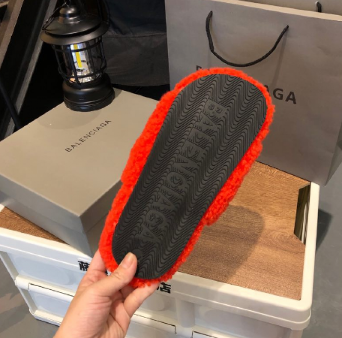 BALCIA Furry Slides
