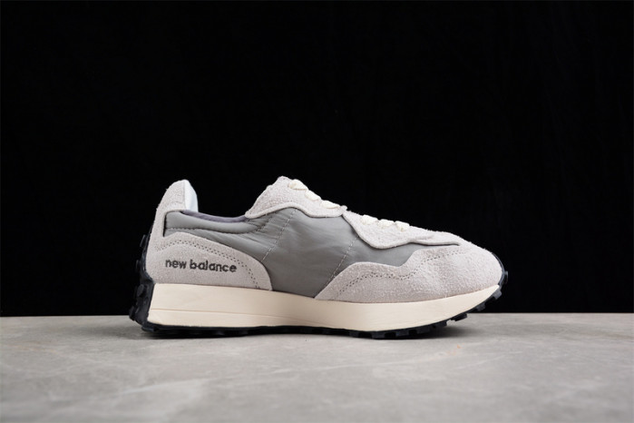 New Balance 327 
