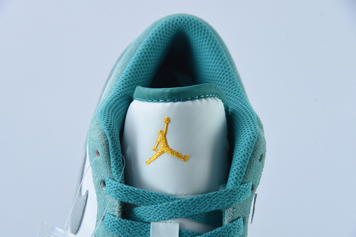 Air Jordan 1 Low 