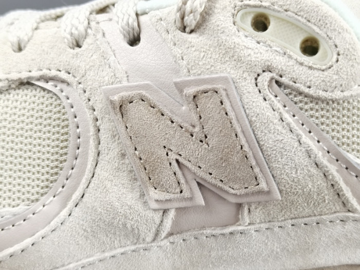 New Balance 2002R 