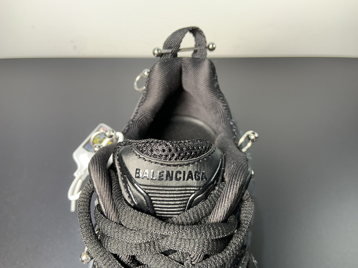 BALCIA DEFENDER SNEAKER