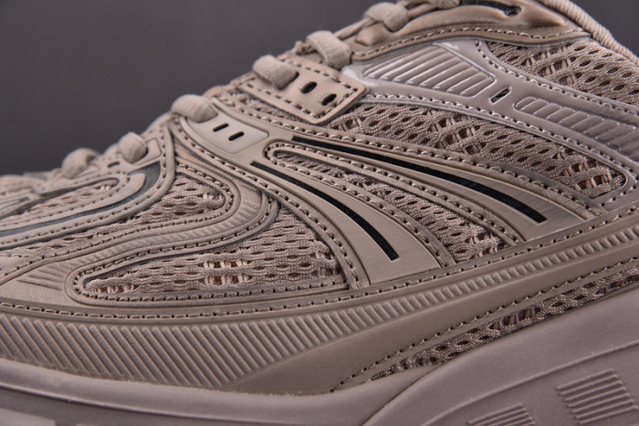 BALCIA DEFENDER SNEAKER