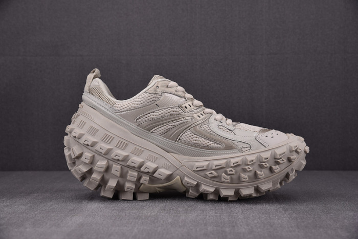 BALCIA DEFENDER SNEAKER