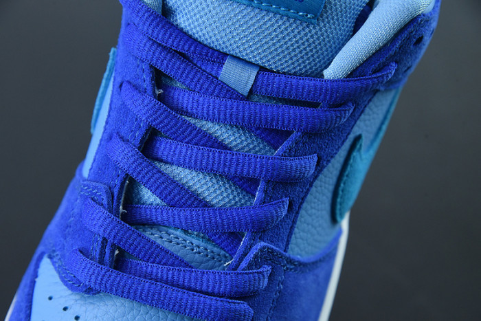 Nike SB Dunk Low Blue Raspberry DM0807-400