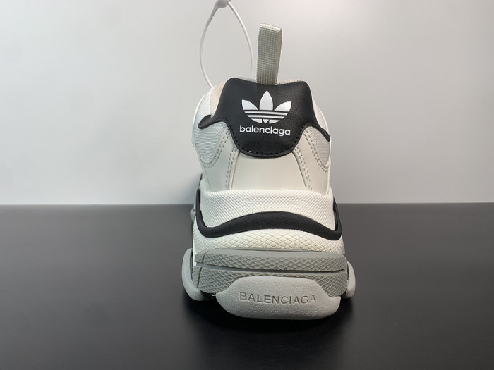 BALCIA TRIPLE S SNEAKER