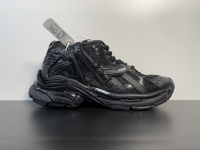 BALCIA RUNNER SNEAKER