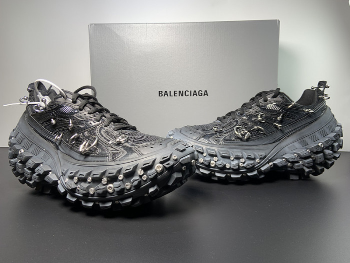 BALCIA DEFENDER SNEAKER