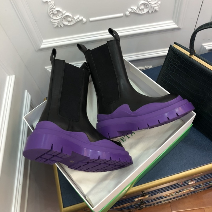 Bo*te*ga ve*ne*ta chelsea tire leather high boot