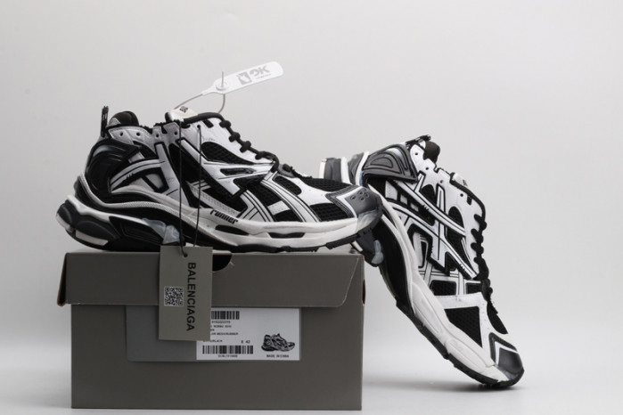 BALCIA RUNNER SNEAKER