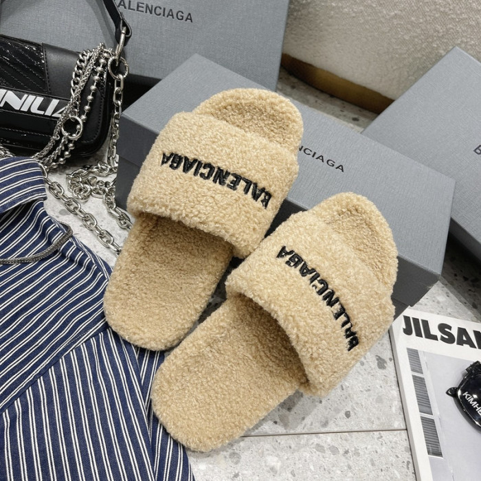 BALCIA FURRY SLIDES
