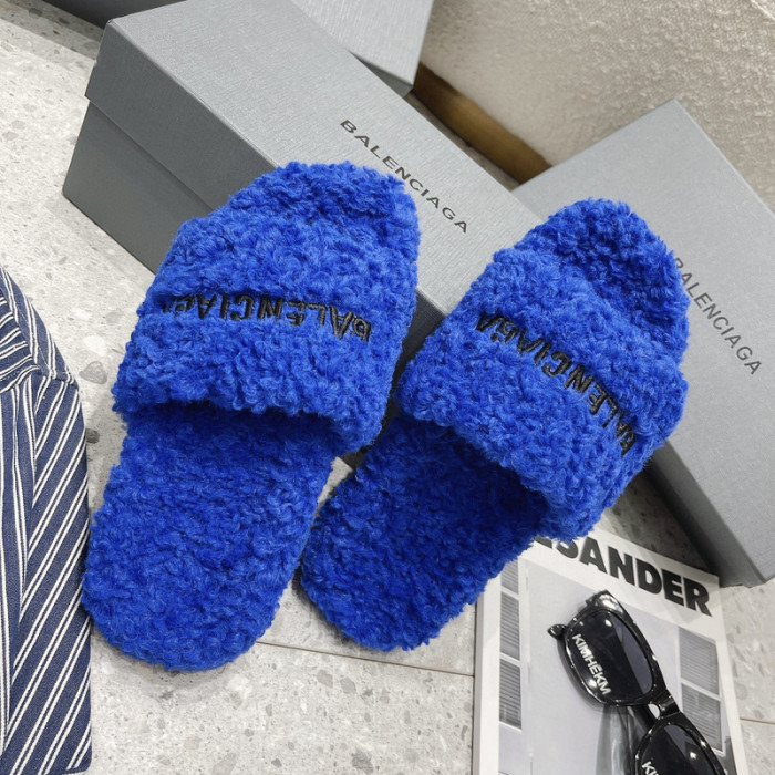 BALCIA FURRY SLIDES