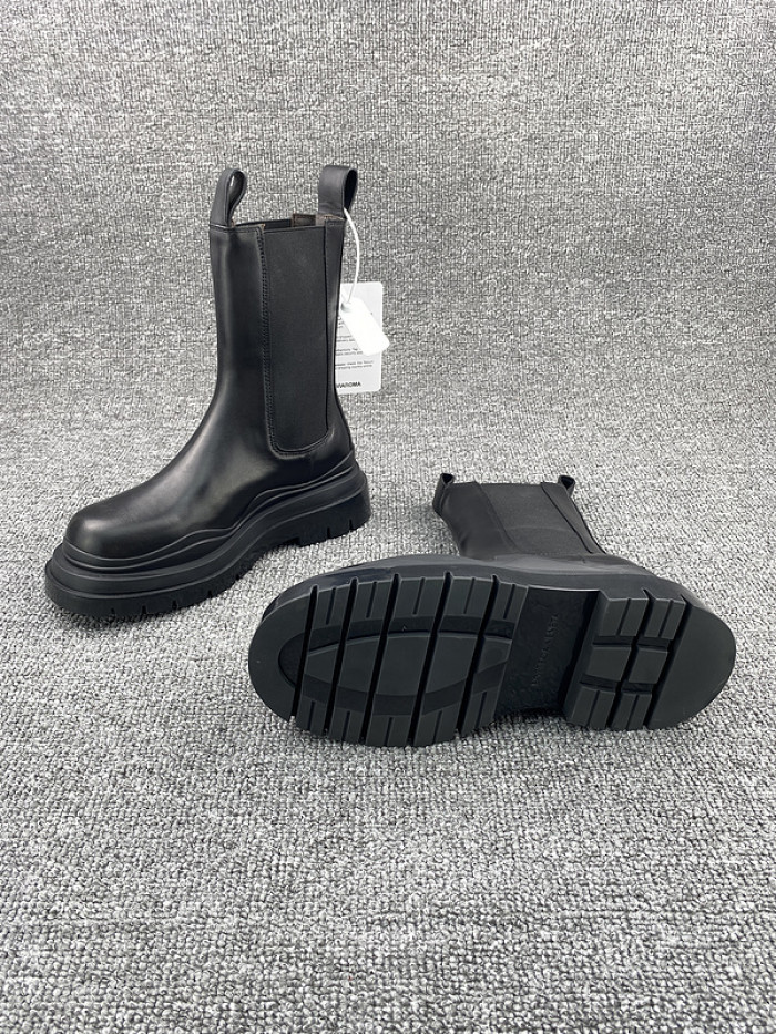 Bo*te*ga ve*ne*ta chelsea tire leather high boot