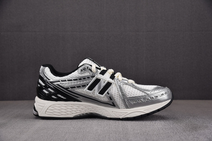 New Balance 1906R Silver Metallic Black M1906RER