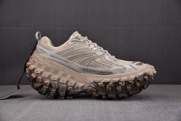 BALCIA DEFENDER SNEAKER