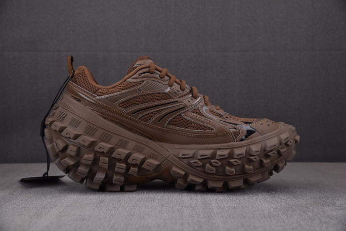 BALCIA DEFENDER SNEAKER