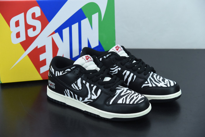 Quartersnacks x Nike SB Dunk Low DM3510-001