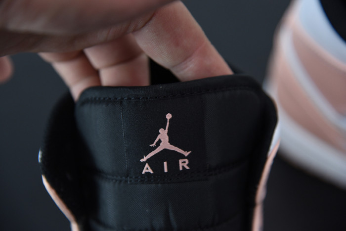 Air Jordan 1 Mid 