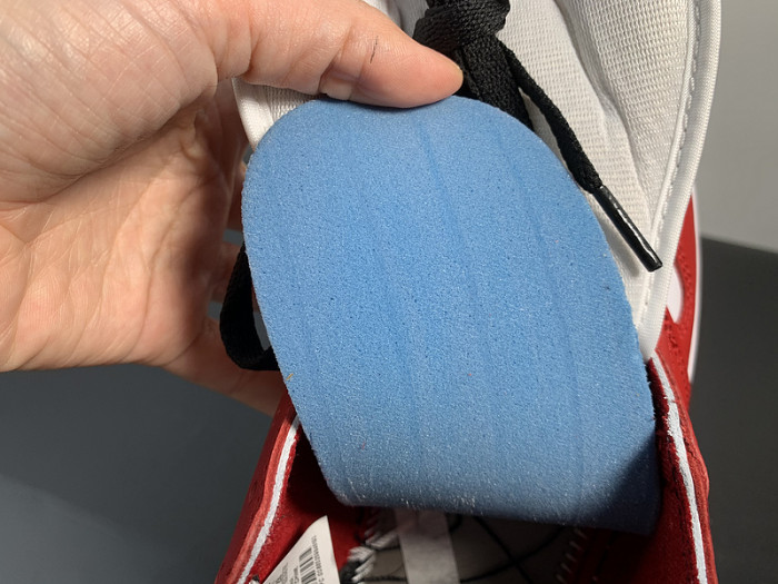 AIR JORDAN 1 RETOR HIGH OG CHICAGO RED 555088-101