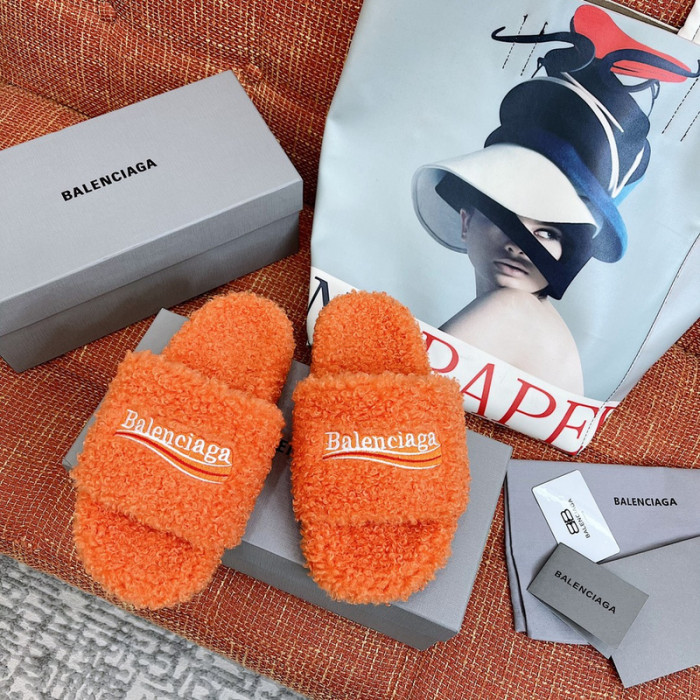 BALCIA FURRY SLIDES