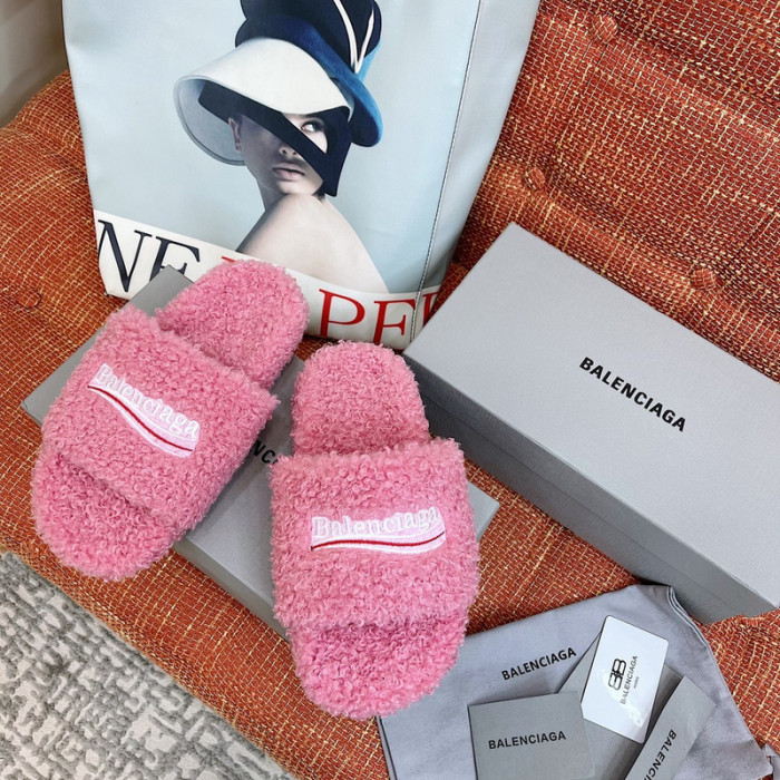 BALCIA FURRY SLIDES