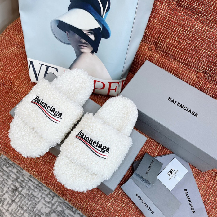 BALCIA FURRY SLIDES