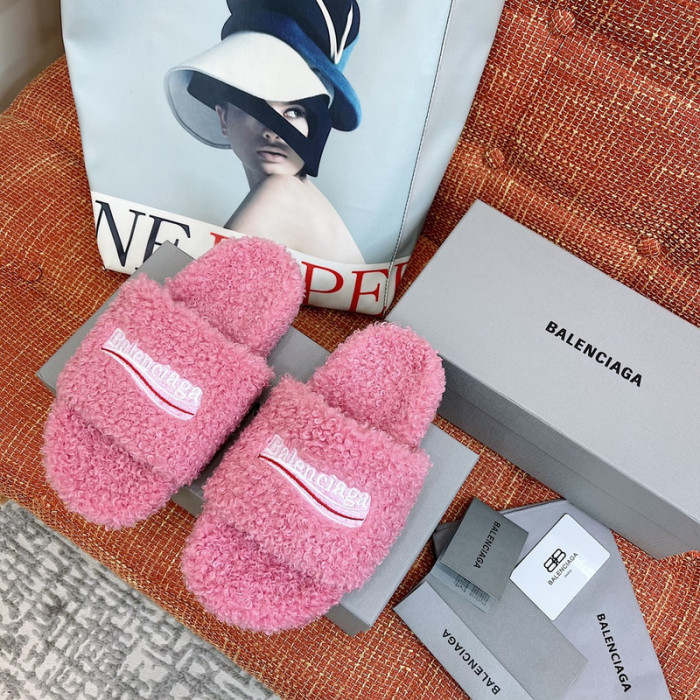 BALCIA FURRY SLIDES