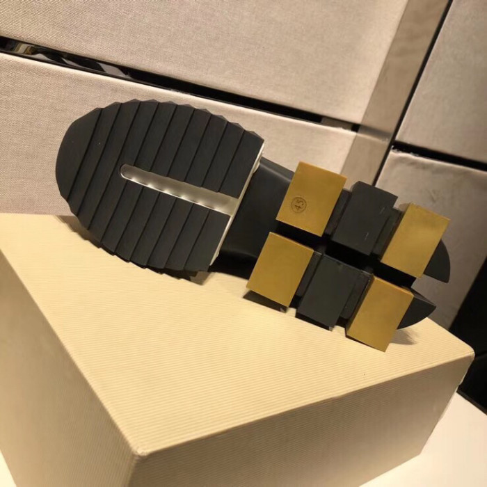 DG SNEAKER