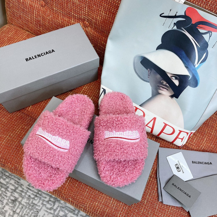 BALCIA FURRY SLIDES