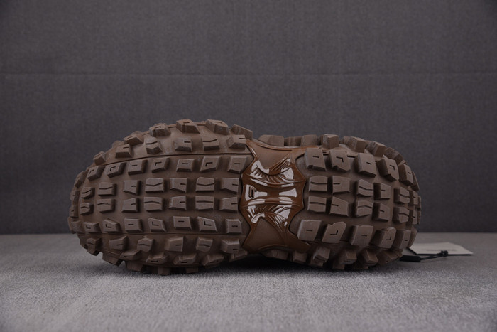 BALCIA DEFENDER SNEAKER