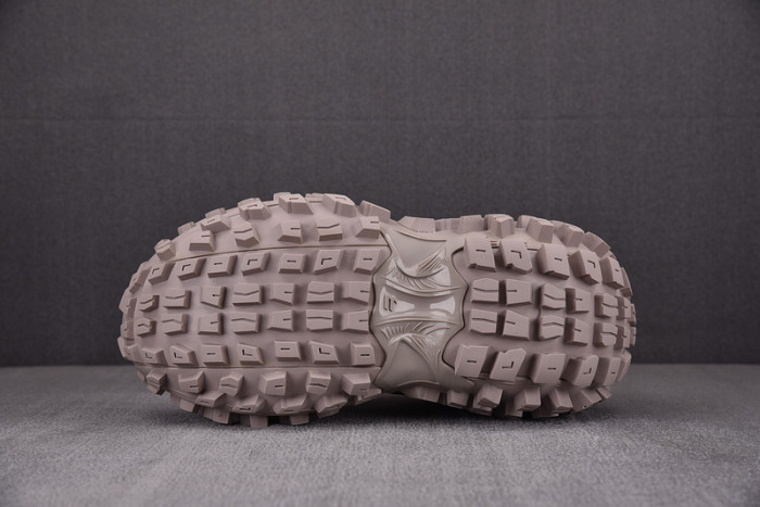 BALCIA DEFENDER SNEAKER
