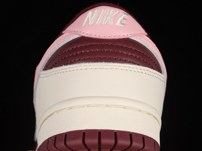 Nike Dunk Low "Valentine
