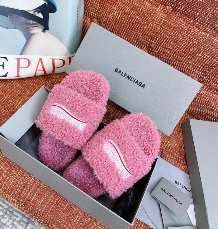 BALCIA FURRY SLIDES