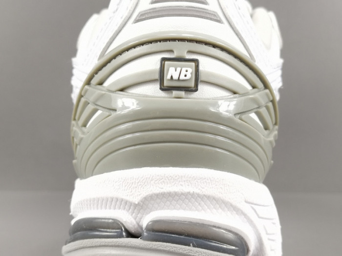 New Balance 1906R 