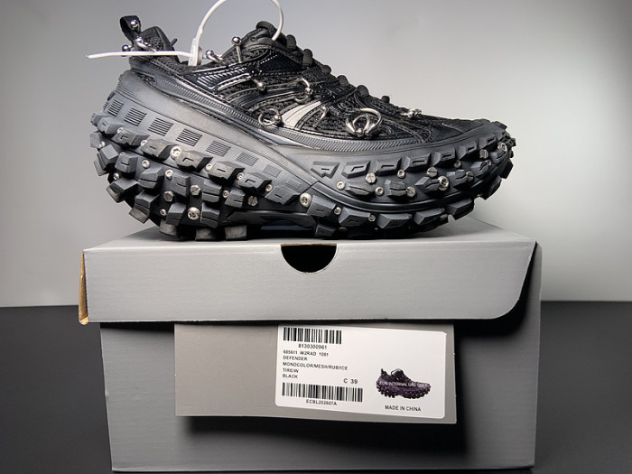 BALCIA DEFENDER SNEAKER