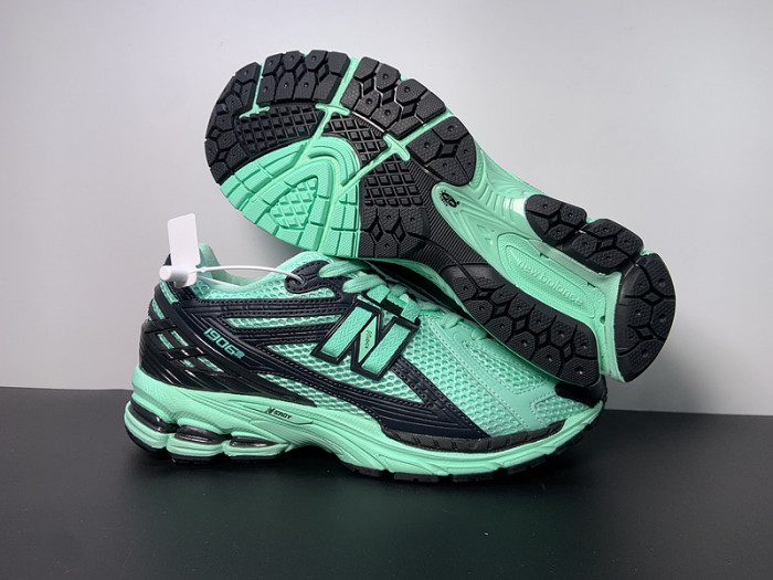 size? x New Balance 1906R "Green/Black" M1906RSB
