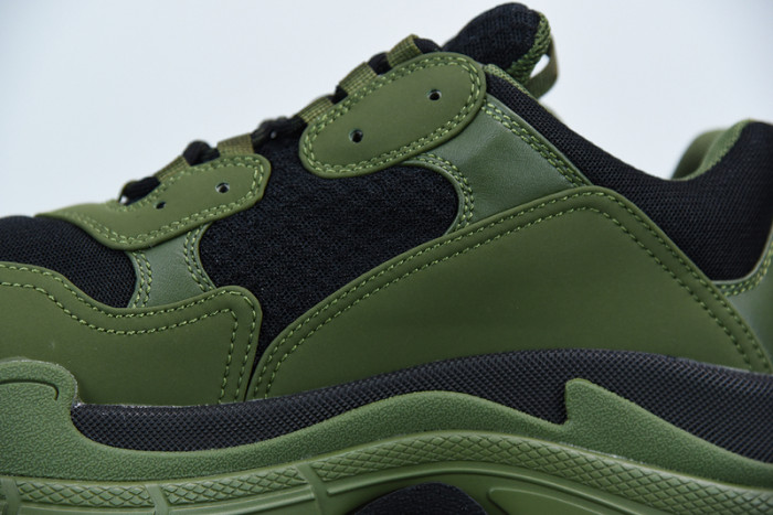 BALCIA Triple S Sneaker