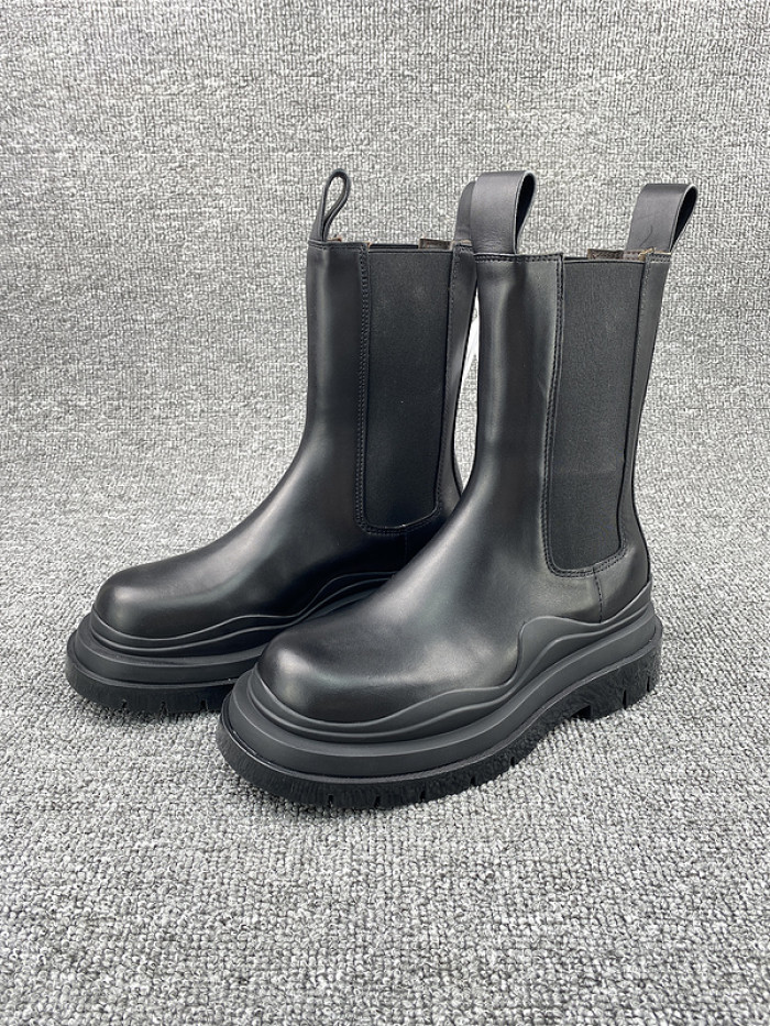 Bo*te*ga ve*ne*ta chelsea tire leather high boot