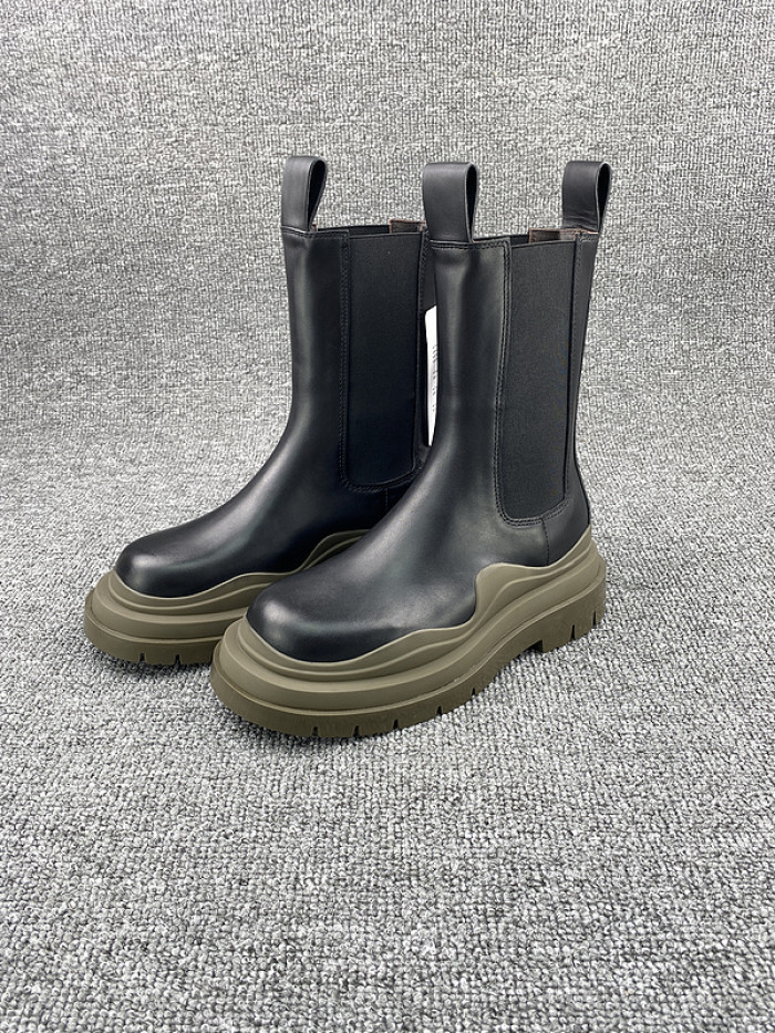 Bo*te*ga ve*ne*ta chelsea tire leather high boot