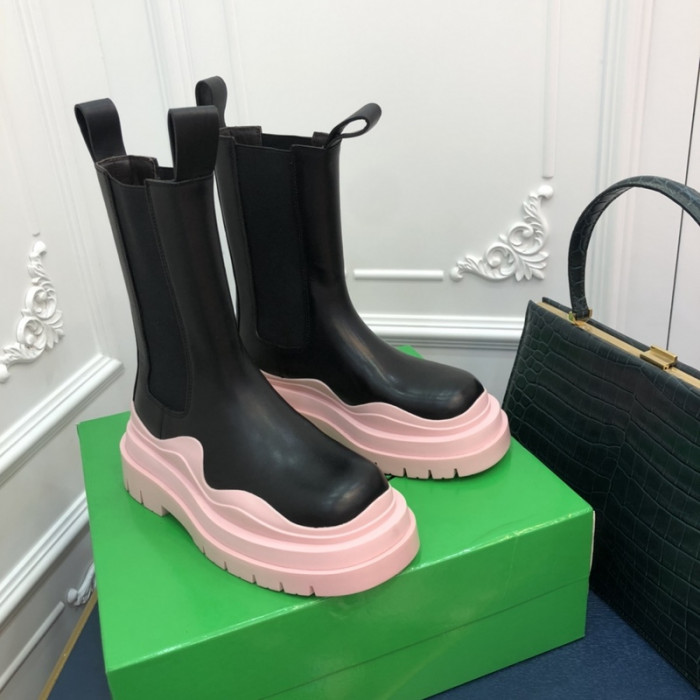 Bo*te*ga ve*ne*ta chelsea tire leather high boot