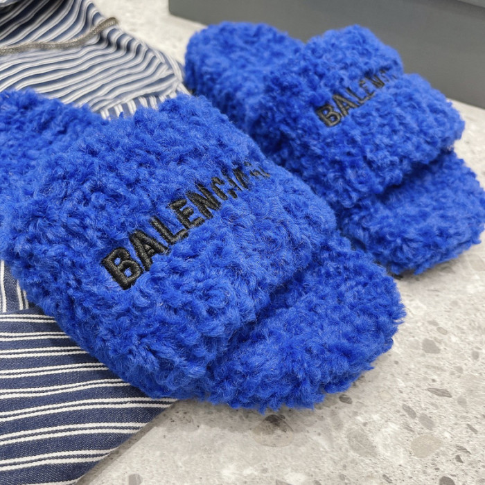 BALCIA FURRY SLIDES