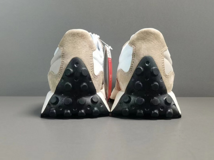 New Balance 327 