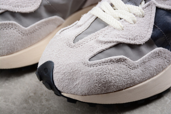 New Balance 327 
