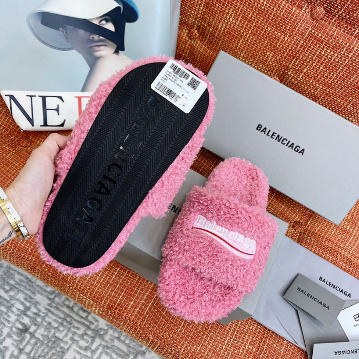 BALCIA FURRY SLIDES