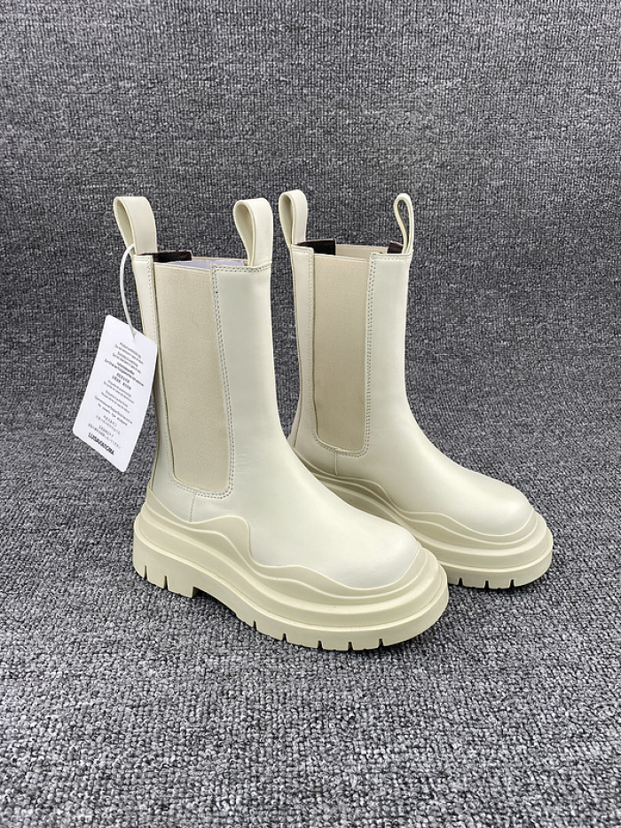 Bo*te*ga ve*ne*ta chelsea tire leather high boot
