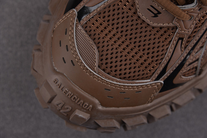BALCIA DEFENDER SNEAKER