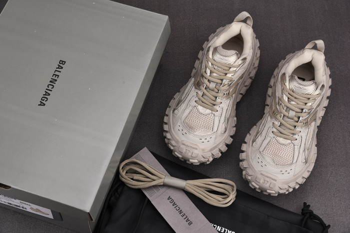 BALCIA DEFENDER SNEAKER